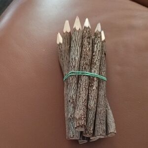 11 Wood Colored Pencils